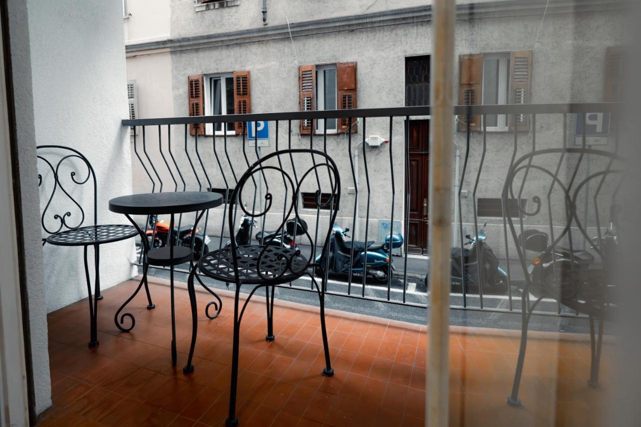 Centro Storico Moderno Trilocale Con Balcone Lägenhet Trieste Exteriör bild